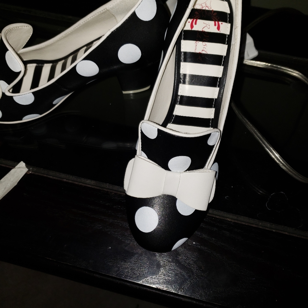 Shoes - Picture 3 of 4